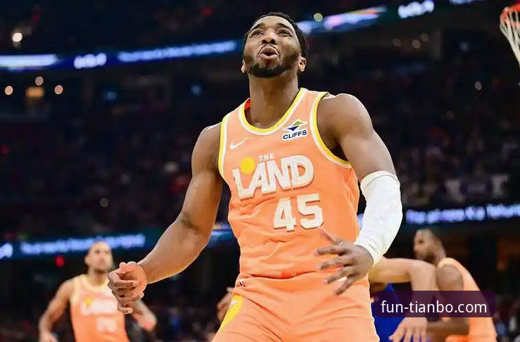 如何在天博体育平台实时追踪米切尔的42分表演？